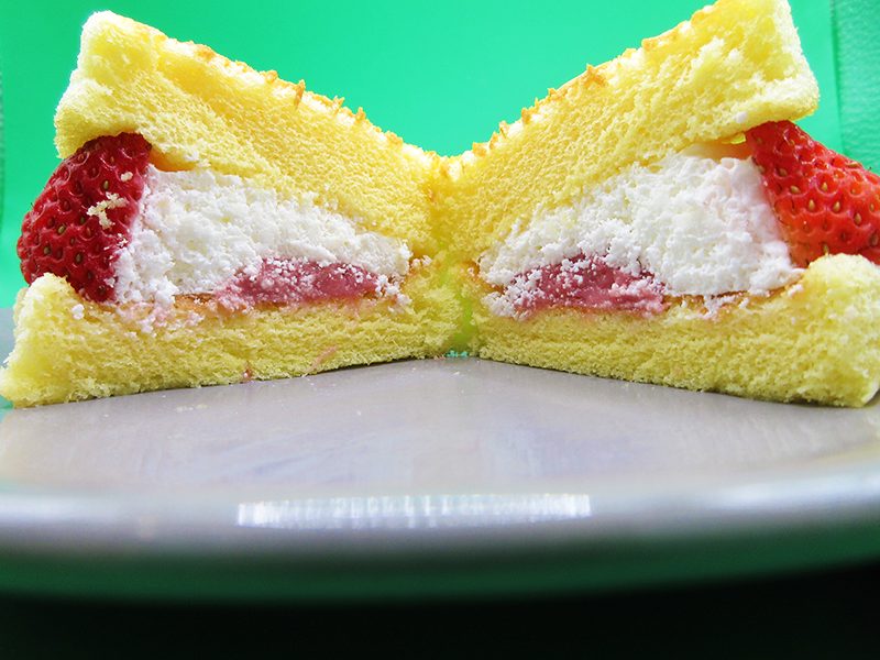 ふんわりホットケーキ風サンド　いちご